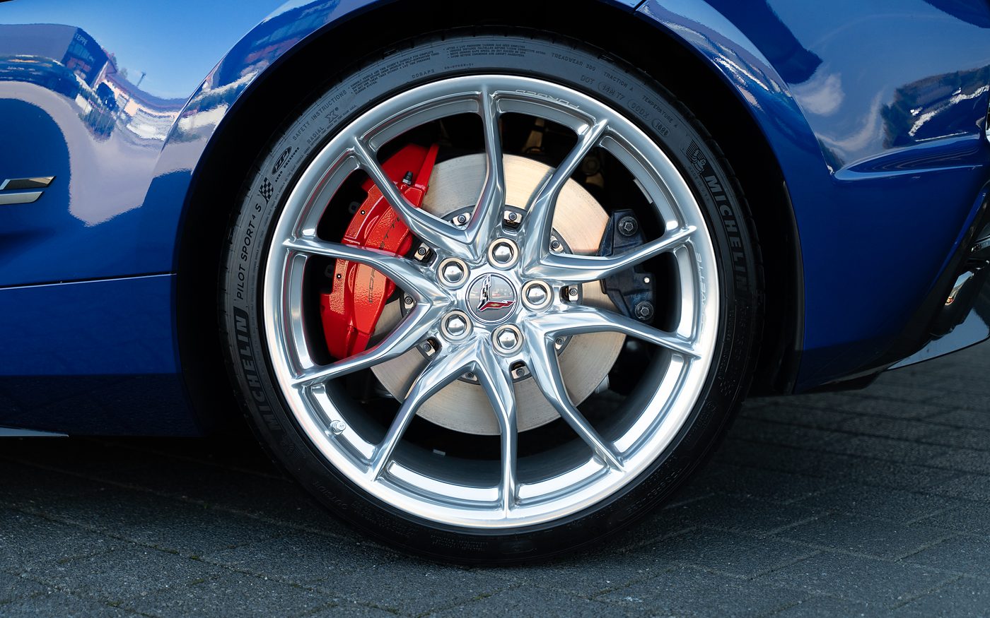Schmiederad und roter Bremssattel der Corvette Grand Sport 2027